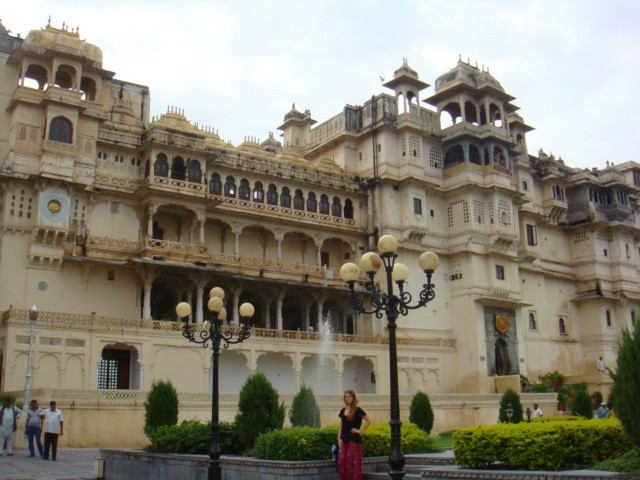 Devant le city palace de Udaipur