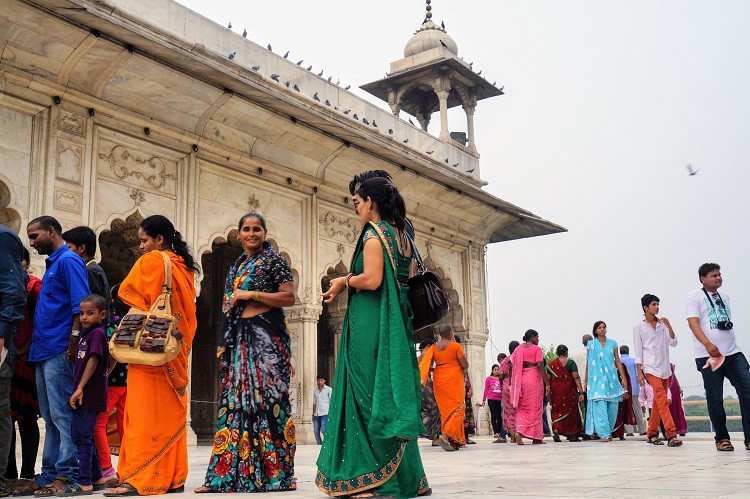 Femmes visitant le Red Fort à Delhi