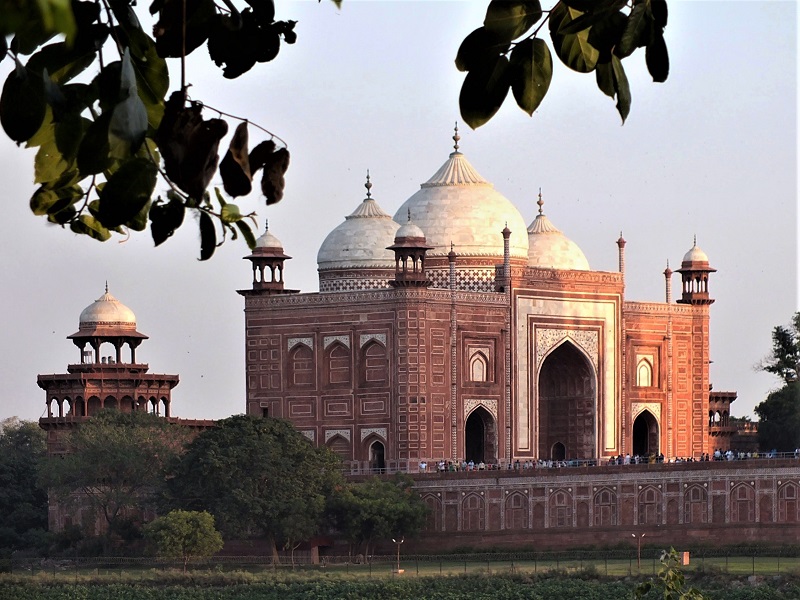 lune des portes du site du Taj Mahal